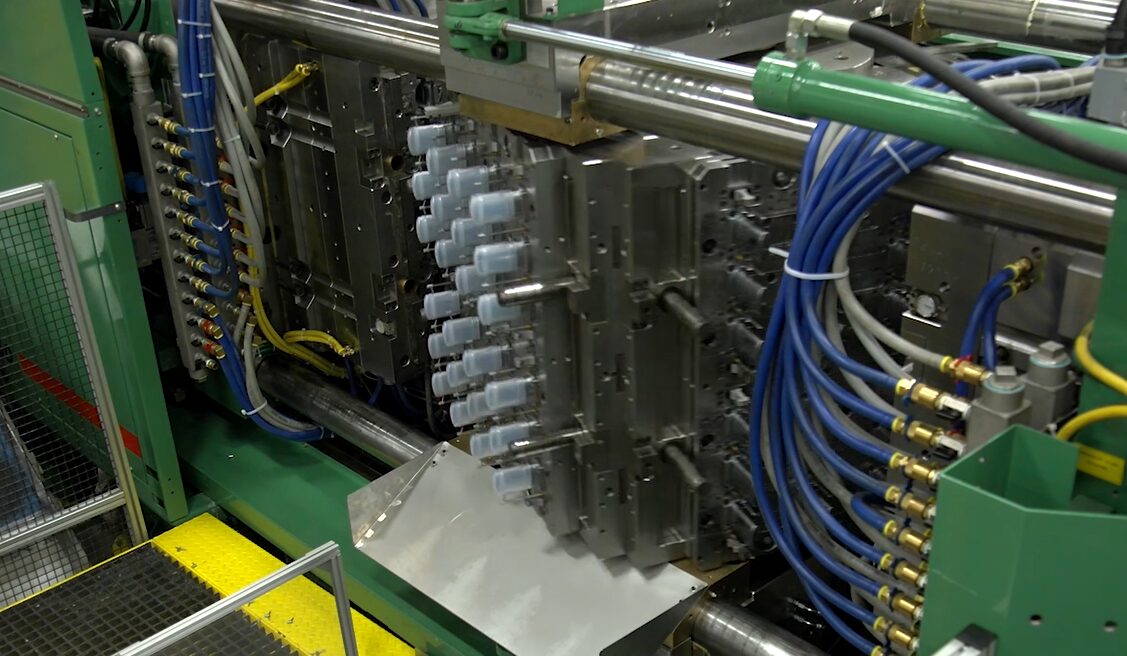 Machine de moulage par injection plastique